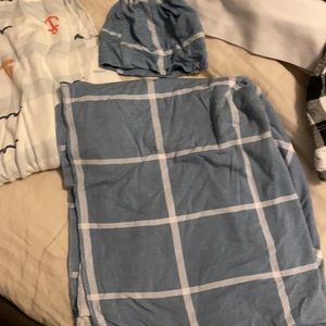 Swaddle and nb hat
